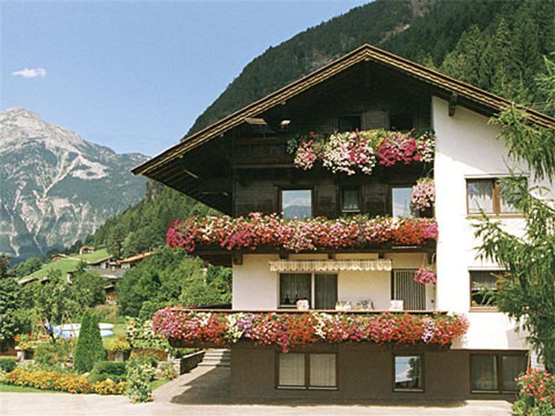 Gaestehaus Gisela Bruck am Ziller Exterior photo